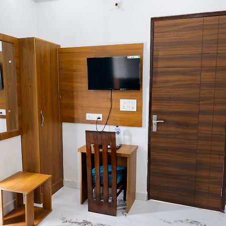Hotel Parth Inn Rišikéš Exteriér fotografie