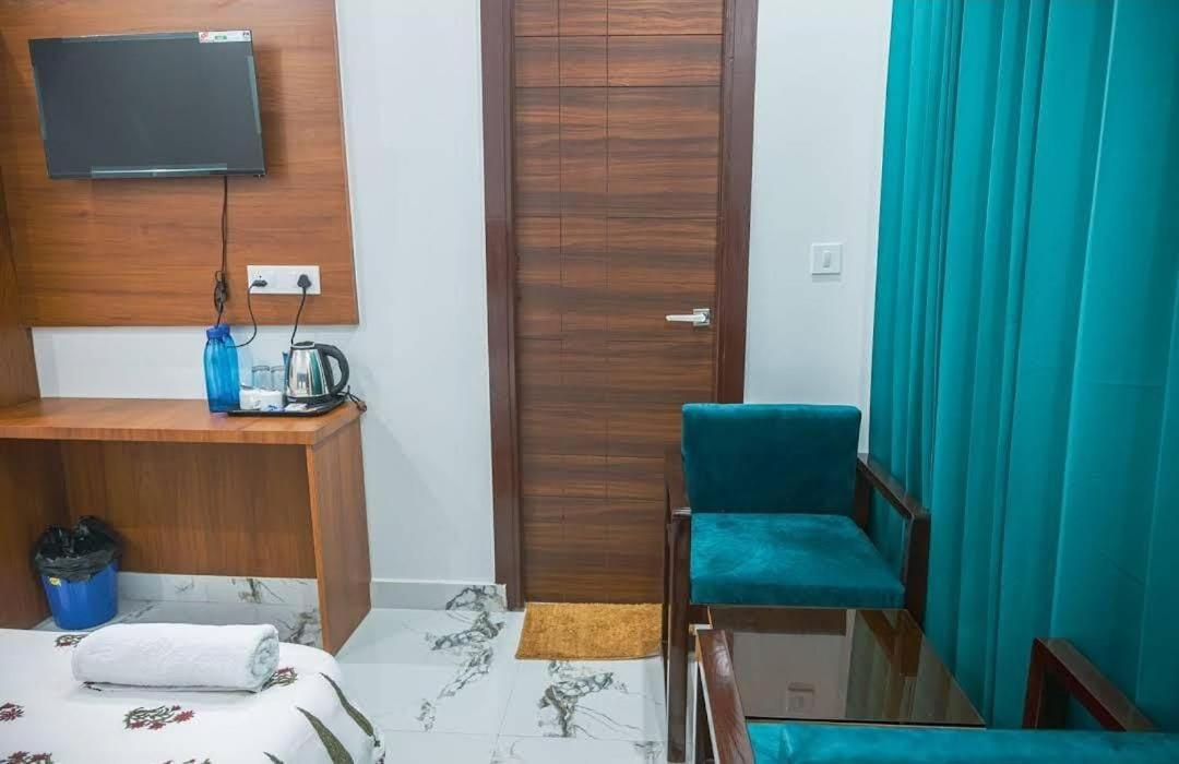 Hotel Parth Inn Rišikéš Exteriér fotografie